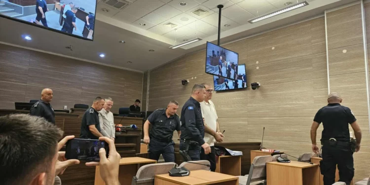 Dështimi i fillimit të gjykimit për Shabanin dhe Qerimin për akuzat e spiunazhit.
