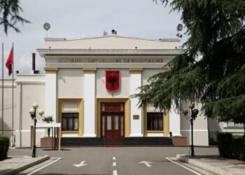 Dita e hapjes së Kuvendit: 72 deputetë të rinj takohen në ambientet ku kolegët e tyre me përvojë ndjehen si në shtëpi.