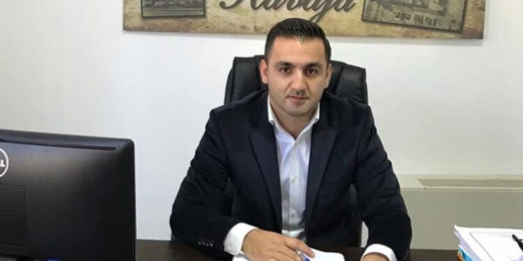 Doda shpall pavarësinë në Kuvend, Kadiu: Problemi është besimi i pamerituar dhe pozicionimi në lista të sigurtë, duke ndaluar demokratët që e meritojnë.