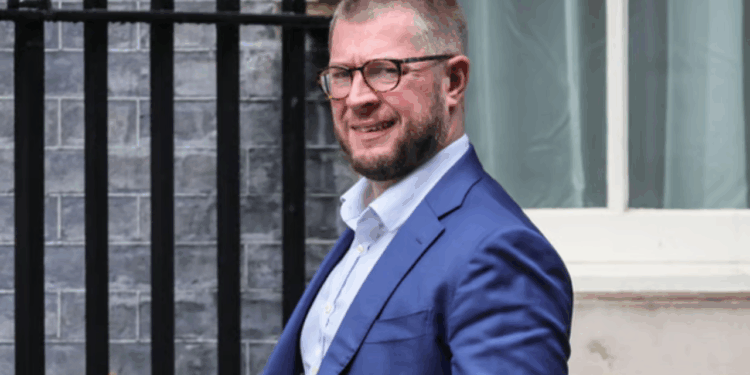 Dorëheqje e papritur për Starmer: Drejtori i strategjisë së kryeministrit largohet pas zbulimit të mesazheve seksuale për një deputete britanike.