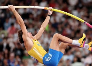 Duplantis tejkalon të pamundurën, suedezi arrin për herë të 14-të radhazi një rekord në kërcimin me shkop.