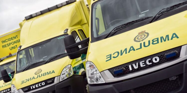 Dy punonjës ambulance në Angli arrestohen, të dyshuar për vdekjen e gjashtë pacientëve në Wiltshire.