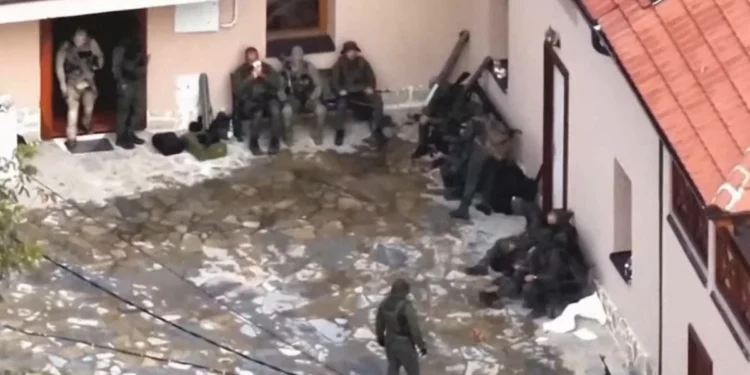 Dy vjet pas sulmit në Banjskë, atentatorët ende në liri