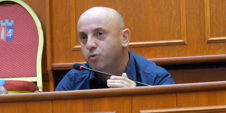 “E kuptoj gëzimin dhe buzëqeshjen tuaj” / Kryetari i Këshillit Bashkiak të PS-opozitës: Një kryetar socialist do të rikthehet në atë karrige me 160 mijë vota.