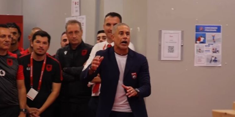 “E ndjej keq për ata që nuk luajnë; është një ndjenjë e pakëndshme”/ Publikohen pamjet e mesazhit të Sylvinhos për lojtarët pas ndeshjes me Letoninë.