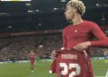 E papritshme në Anfield/ Sulmuesi i ri siguron kualifikimin dramatik për Liverpool-in, por largohet me kartonin e kuq pas festimit.