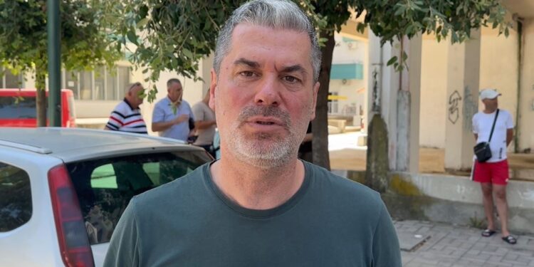 Ermal Dredha reagon për herë të parë pas dorëheqjes si kryetar bashkie: E lë këtë udhëtim në mes…