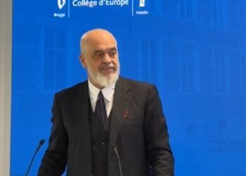 “Europa nuk ishte reale, ishte një legjendë”/ Rama në Bruzh: Diktaturat bien brenda javësh, ndërsa demokracitë kërkojnë dekada për t'u ndërtuar.
