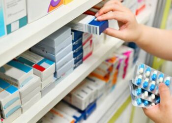 Farmacistët kërkojnë rregulla: Barnat të mos shiten nga persona pa licencë dhe të vendoset një distancë minimale mes farmacive.