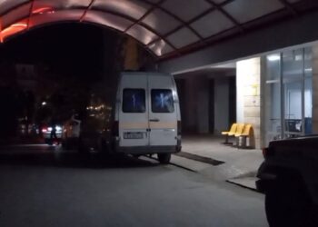 Fëmijët e gjetur me karamele në Korçë, dyshohet se kishin kanabis; 3-vjeçarja në gjendje të rëndë.