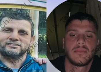 Foto: Kjo është figura e dyshuar për vrasjen në Durrës, pas dhunës dhe plagosjes me thikë 
Personi në foto, bashkë me viktimën, është i dyshuar si autori i vrasjes së 51-vjeçarit që ndodhi mbrëmjen e kaluar në Durrës.
