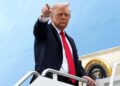 Fotolajm/ Trump arrin në Mbretërinë e Bashkuar me një arsenali të madh, limuzinë të blinduar 1.2 miliardë £, ekip shpërbërës dhe… kodet nukleare.