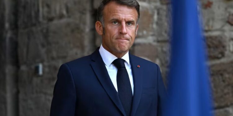 Franca përballë krizës politike: Bayrou ballafaqohet me votëbesimin nesër, çfarë do të jetë hapi i radhës i Macron nëse ai shkarkon kryeministrin e tij të katërt?