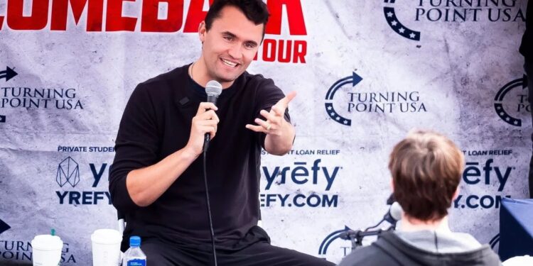 Frikë dhe kaos në universitetin e Utah: Të shtëna gjatë fjalës së aktivistit pro-Trump.