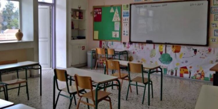 Greqia përballë një krizë të thellë demografike: Mbyllen mbi 700 shkolla, 150,000 nxënës më pak krahasuar me 2019-n.