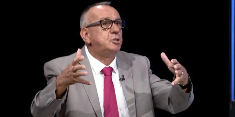 Hasani kritikon Kurtin: Po tenton të dëmtojë bazën e shtetit, që është Deklarata e Pavarësisë.