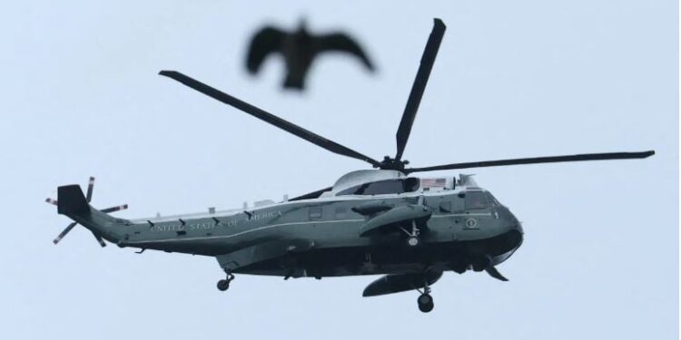 Helikopteri i Donald Trump bën ulje të papritur gjatë vizitës në Mbretërinë e Bashkuar.