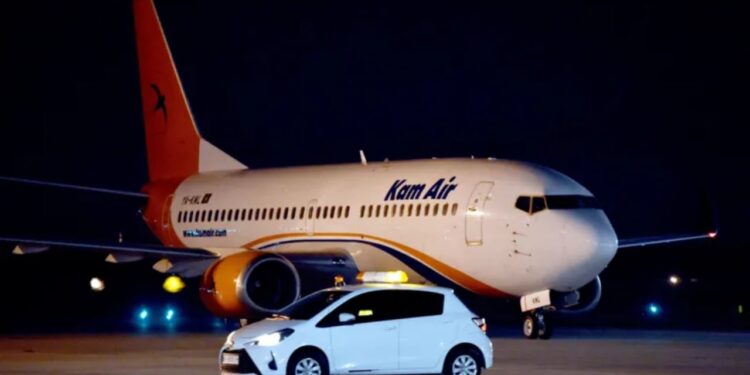 I fshehur në rrotat e avionit: udhëtimi dramatik i një 13-vjeçari afgan drejt Indisë