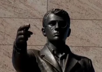 Inaugurohet statuja e heroit Afrim Zhitia në Llugë