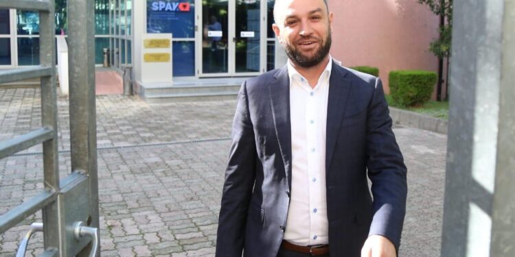 Ish-deputeti Çyrbja akuzohet për korrupsion dhe zbulim të sekretit shtetëror, kërkon gjykim të shpejtë.