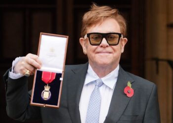 Iu nënshtrua një operacioni, kërkesa e çuditshme e Sir Elton John befason mjekun: I thashë se...