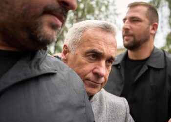 Iu shkëput fitorja në raundin e parë të zgjedhjeve presidenciale në Rumani, kandidati ekstremist i djathtë nën hetim për grusht shteti.