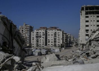 Izraeli godet Gazën me raketat pas njoftimit të ministrit të Mbrojtjes: Sulmet do të vazhdojnë derisa Hamas të dorëzohet.