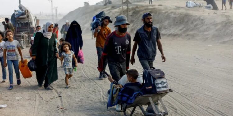 Izraeli vazhdon ofensivën tokësore në ditën e dytë, mijëra civilë ikin nga qyteti i Gazës.