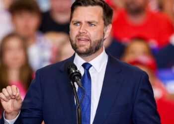 JD Vance shkakton polemika; zëvendës presidenti i SHBA mbështet një fushatë të gjerë ndaj kritikëve të Charlie Kirk.
