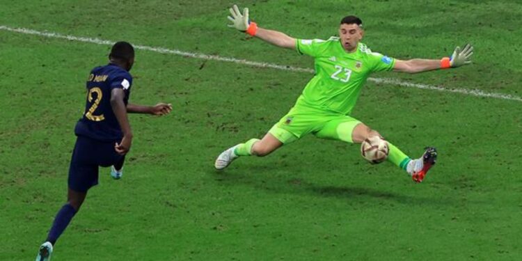 Juventusi kërkoi gjatë gjithë verës, sulmuesi që i “ofroi” Messit Botërorin kalon në Premier League.