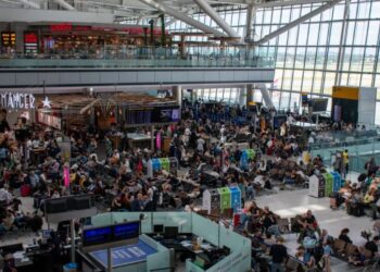 Kaos në aeroportet kryesore të Evropës, sulmet kibernetike shkaktojnë vonesa dhe anulime të shumtë fluturimesh.