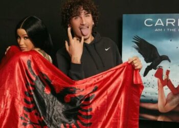 Kënaqësi nga Cardi B! Ajo promovon albumin e ri me flamurin shqiptar!