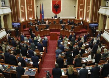 Kërkesa për mocion me debat nga grupi parlamentar i Partisë Demokratike mbi programin e qeverisë