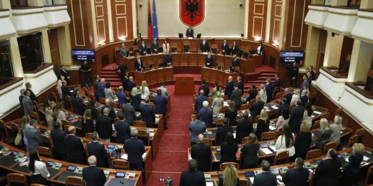 Kërkesa për mocion me debat nga grupi parlamentar i Partisë Demokratike mbi programin e qeverisë
