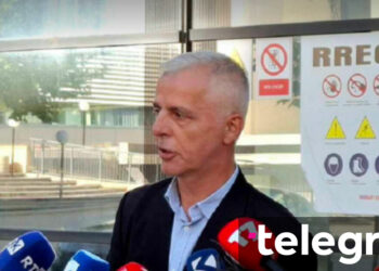 Klinaku pas seancës gjyqësore për kanosje ndaj Kurtit: Do të kërkoj hedhjen e akuzës, nuk kam qenë i përfshirë në ndonjë vepër penale - Telegrafi