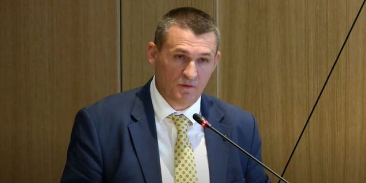 “Kodet etike shërbejnë si mbrojtje nga çdo lloj presioni”, Altin Dumani thekson tre çështje: SPAK përbalet me vështirësi.