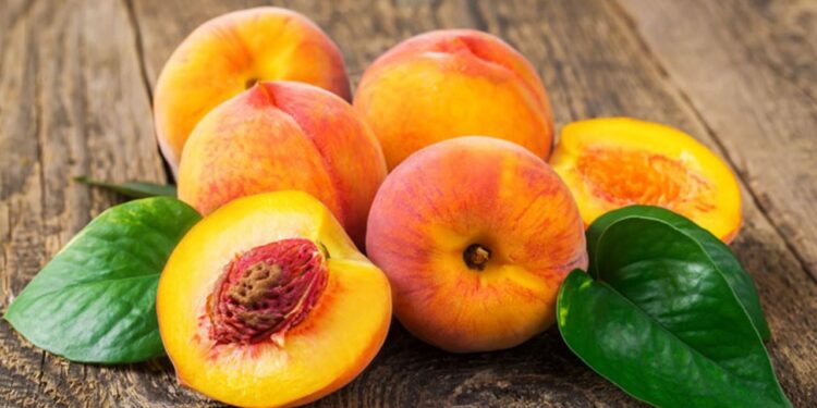 Kroacia ndalon ngarkesën me fruta nga Shqipëria për shkak të metaleve të niklit në pjeshkë