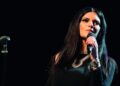 Kur dikush më ofron një Porsche, unë refuzoj dhe preferoj të përdor metro: Historia e Laura Pausini, e cila shiti 40 milionë albume dhe përfundoi pa një qindarkë.