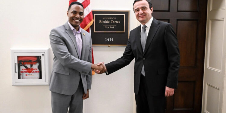 Kurti informon Torres për arritjet ekonomike dhe demokratike të vendit në vitet e fundit