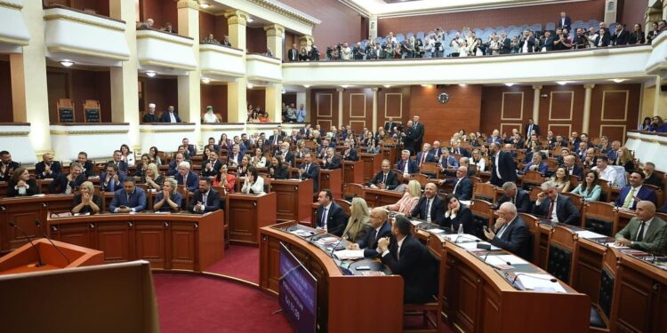 Kuvendi do të mbajë dy seanca nesër, shpallen projektvendimet për t'u votuar.