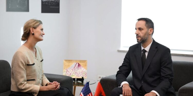 Lamallari takon Ngarkuarën e Punës të SHBA: Biseduam mbi zhvillimin e reformës në drejtësi.
