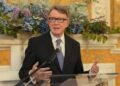 “Libri i ditëlindjes” së Epstein zbulon edhe ambasadorin britanik në SHBA: Mik im më i ngushtë…