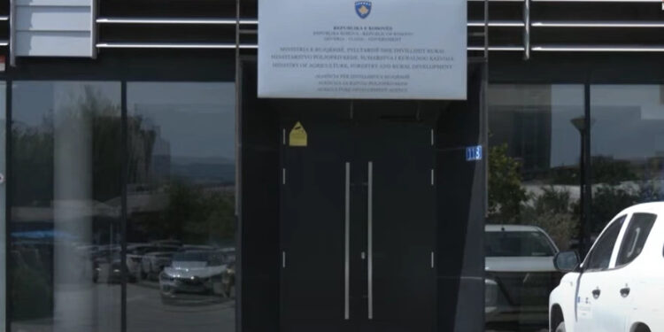 MB-ja krijoi një komision për të shqyrtuar ofertat, pavarësisht se një kompanie i ishte premtuar kontrata.