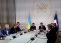 Macron konfirmon sigurimin e mbështetjes për Ukrainën, 26 vende të BE-së të gatshme për të dërguar ushtarë, ndërsa Meloni refuzon.