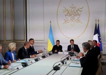 Macron konfirmon sigurimin e mbështetjes për Ukrainën, 26 vende të BE-së të gatshme për të dërguar ushtarë, ndërsa Meloni refuzon.