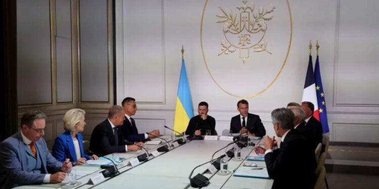 Macron konfirmon sigurimin e mbështetjes për Ukrainën, 26 vende të BE-së të gatshme për të dërguar ushtarë, ndërsa Meloni refuzon.