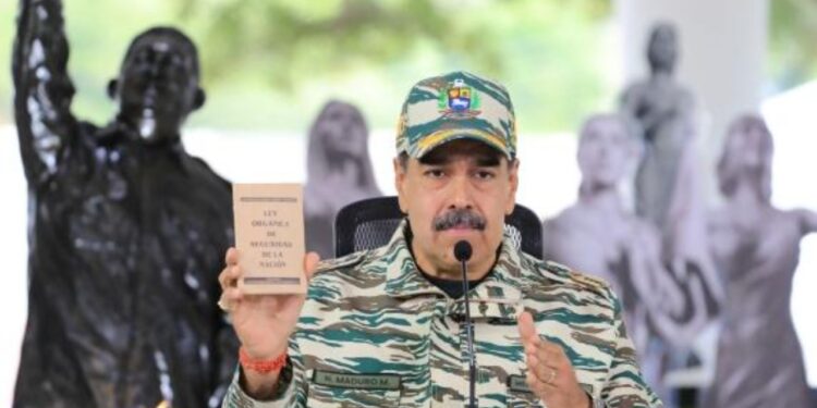 Maduro paralajmëron SHBA-të: Do të godasim nëse përballohemi me një agresion ushtarak amerikan.