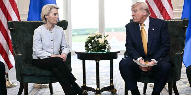 Marrëveshja tregtare BE-SHBA: Shumica e europianëve besojnë se Von der Leyen përfiton nga dëshirat e Trumpit.