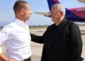 Mbledhja e Komitetit Ekzekutiv të UEFA-s në Tiranë: Aleksander Čeferin arrin në Rinas, i pritur nga presidenti i FSHF-së, Armand Duka.