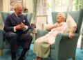 Mbreti Charles III takohet me personin më të moshuar në botë, që ka drejtuar makinën deri në moshën 97-vjeçare.